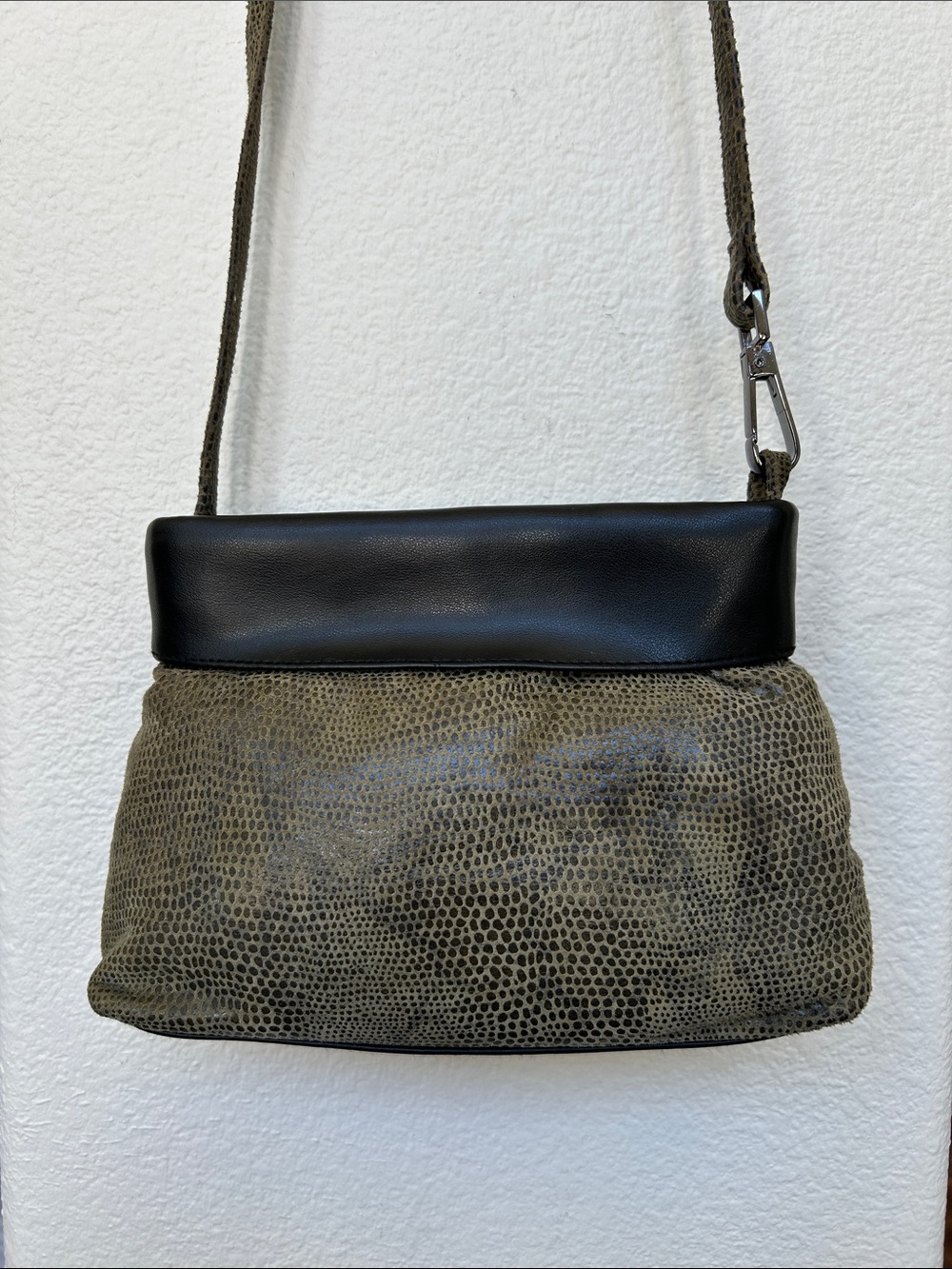 Cee Klein - Olive Textured Shoulder Bag with Cark Chocolate Brown Trim